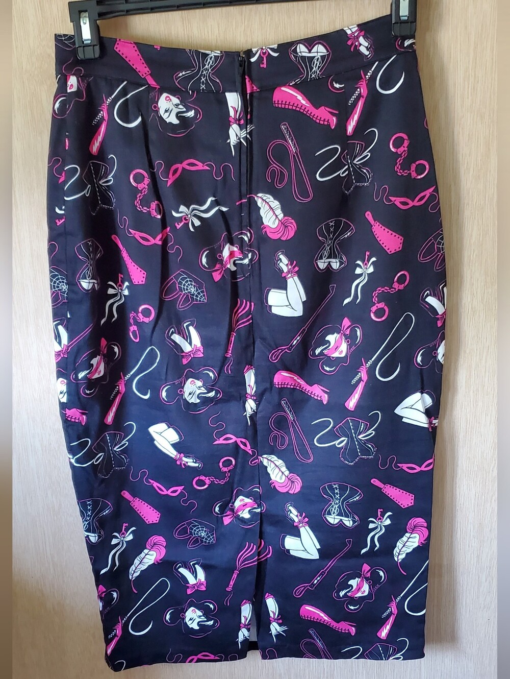 Vixen by Micheline Pitt Pencil Skirt in Frisky Fetish Print, Size Large GUC - Picture 3 of 8